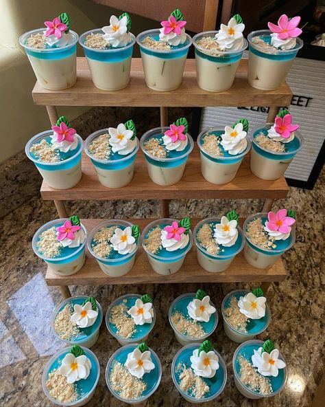 🌺Moana theme birthday jello cups 🌊 these came out so beautiful! 😍 . . #babymoana🌺🐚 #moanatheme #moana #moanaparty #jellocups… | Instagram Moana Dessert Table, Birthday Jello, Moana Centerpieces, Moana Birthday Decorations, Moana Decorations, Moana Birthday Cake, Moana Birthday Party Theme, Moana Theme Birthday, Festa Moana Baby