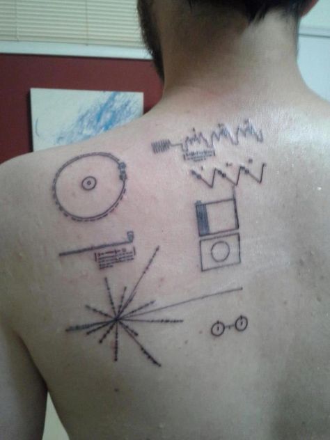 This tattoo represents the golden records aboard both Voyager spacecrafts, and is intended to provide information about life on Earth, should it ever stumble upon intelligent life out in the universe. Carl Sagan Tattoo, Voyager Tattoo, Record Tattoo, Voyager Golden Record, Voyager Spacecraft, Golden Record, Stick N Poke, Life On Earth, Carl Sagan