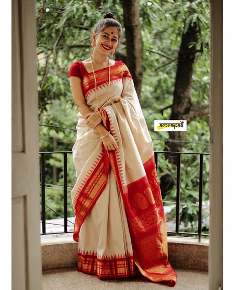 Durga Puja Look In Saree, Saraswati Puja Saree Look Bengali, Durga Puja Saree Look, Bengali Saree Aesthetic, Bengali Saree Look, Durga Puja Outfit, Durga Puja Outfit Ideas, Amrapali Boutique, New Dress Design Indian