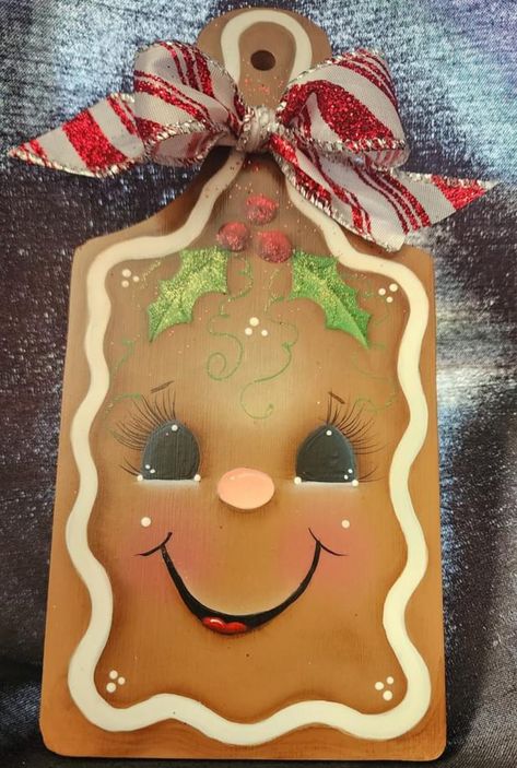 Gingerbread Diy Decorations, Painted Gingerbread Men, Gingerbread Images, Gingerbread Diy Crafts, Painted Scarecrow, Toll Painting, Fake Lollipop, Painted Gingerbread, Gingerbread Man Decorations