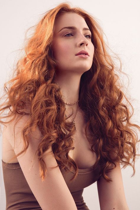 Sophie Turner Tattoo, Sophie Turner Photoshoot, Hair Blond, Red Haired Beauty, Red Hair Woman, Copper Hair Color, Long Red Hair, Redhead Beauty, Arya Stark