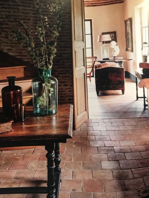 Terra Cotta Tile Living Room, Dinning Room Flooring, Terra Cotta Tiles Floors, Terracotta Tiles Kitchen, Tuscan Cottage, Spanish Floor Tiles, Spanish Floor Tile, Terracotta Tile Floor, Terracotta Floor Tiles