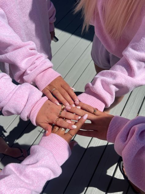 #pink #pinknails #pinkaesthetictheme #friends #friendship #friendshipgoals #friendsforlife #bestfriendsforever #bestfriendpictures #matching #pinksweater #summer #summervibes #summeraesthetic #summerstyle #pinksummernails #bff #bffgoals #capecod Pink Camping Aesthetic, Pink Family Aesthetic, Pink Best Friend Aesthetic, Pink Friends Aesthetic, Pink Couple Aesthetic, Friendship Nails, Heart Best Friend, Bella Core, Pink Friends