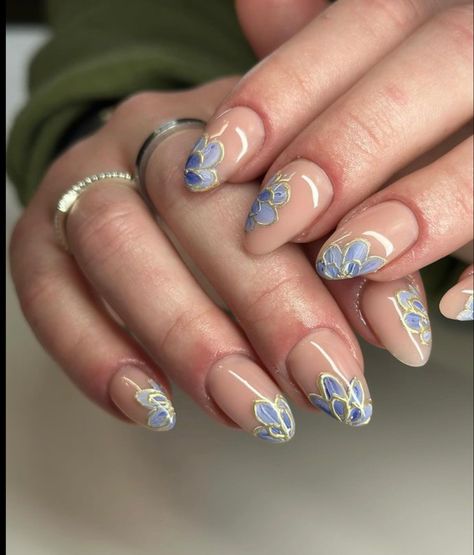 Floral And Gold Nails, Simple Short Oval Nails, Summer Nail Patterns, Blue Floral Nails, Shellac Nails Fall, Summer Skies, Nail Types, Floral Nail Designs, October Nails