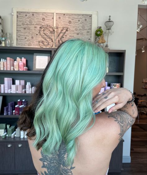 Sea Foam Hair, Green And Black Split Dye Hair, Teal Split Dye Hair, Pink And Green Hair Split, Split Dye Blue And Green, Pastel Green Hair, Seasick Green Hair, Split Dyed Hair, Mint Hair