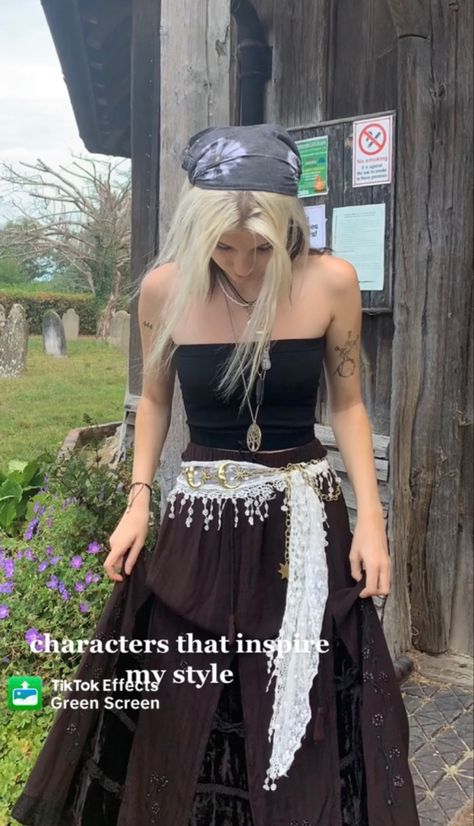 Ren Faire Outfits Cold Weather, Layered Ren Faire Outfit, Ren Fair Short Skirt, Green Fairy Ren Faire, Renicansse Fair Outfits Fairy, Ren Fair Layered Skirt, Outfits Whimsigoth, Simple Church Outfits, Fair Fits