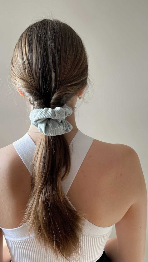 Ponytail With Scrunchie, Twisted Ponytail, Easy Ponytail, Half Ponytail, Twist Ponytail, Low Ponytail, Scrunchie Hairstyles, Style Ideas, Quick Easy