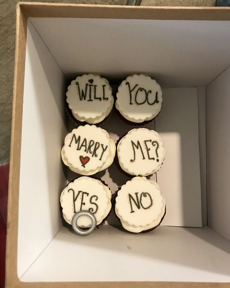 Marry Me Cupcakes, Marry Me Cake Ideas, Will You Marry Me Cake, Engagement Cupcakes, Dream Proposal, Bridal Cookies, New Love Songs, Buttercream Cakes, Engagement Cakes