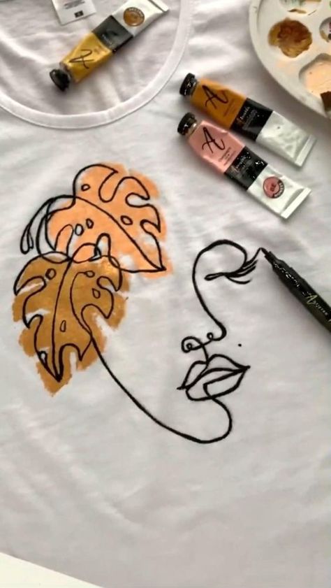 T Shirt Drawing Ideas, Custom Tshirt Ideas, Shirt Drawing Ideas, T Shirt Drawing, Painting Clothes, Fabric Paint Shirt, Shirt Painting, Saree Painting Designs, Fabric Paint Diy