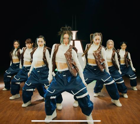 Dance Team Hairstyles Hip Hop, Dance Hiphop Outfit, Dance Competition Outfits Hip Hop, Hip Hop Dance Aesthetic, Dance Performance Outfits Hip Hop, Hip Hop Costumes Dancers, Dance Competition Costumes Hip Hop, Christmas Dance Costumes Hip Hop, Group Dance Costumes Hip Hop