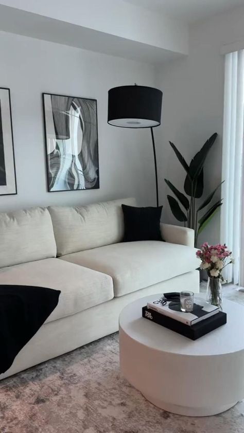 Black And White Living Room Decor, Minimalist Apartment Decor, Modern Apartment Living Room, White Living Room Decor, Modern Apartment Decor, Apartment Decorating Living, Black And White Living Room, Apartment Living Room Design, Black Living Room