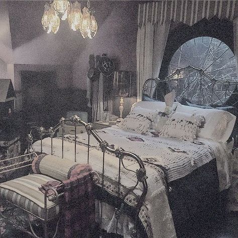 White Goth Room Aesthetic, Claudia Core Aesthetic, Creepy Bedroom Aesthetic, Vampire Room Ideas, Gothic Room Bedroom, Horror Room Aesthetic, Angelcore Bedroom, Victorian Aesthetic Bedroom, Romantic Goth Room