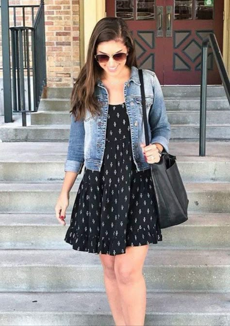 Madewell Tote, Western Wardrobe, Jacket Outfit Women, Casual Frocks, Moms Fashion, Frock Fashion, Stylish Short Dresses, Denim Jacket With Dress, In My Bag