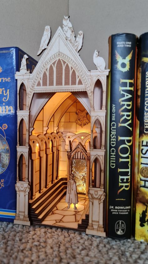 Diy Book Nook Harry Potter, Hogwarts Diorama, Booknook Harry Potter, Magic Mirror Diy, Book Nook Diorama, Harry Potter Dragon Book Sculpture, Bookshelf Diorama Harry Potter, Fairy House Kit, Diy Book Nook