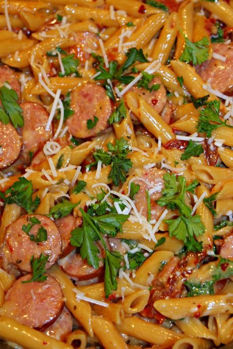 One Pot Smoked Sausage, Pasta With Italian Sausage, Dried Tomato Pasta, Cajun Sausage Pasta, Kielbasa Pasta, Turkey Sausage Recipes, Pasta Sausage, Smoked Sausages, Easy Pasta Dinner Recipes