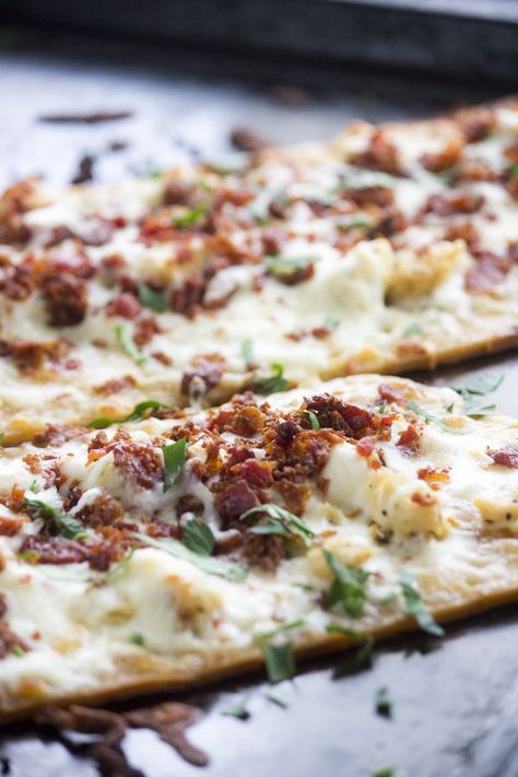 Chicken Bacon Ranch Flatbread, Healthy Flatbread Pizza, Hormel Chili, Flatbread Pizza Recipes, Pizza Lasagna, Chicken Flatbread, Pot Recipes Healthy, Flatbread Pizza, Chicken Bacon Ranch