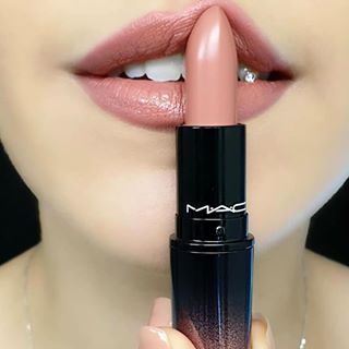 Esra (@makeupbyesra) • Instagram-Fotos und -Videos Mac Matte Lipstick Shades, Mac Makeup Eyeshadow, Beauty Eye Makeup, Perfect Nude Lipstick, Mac Makeup Looks, Mac Lipstick Colors, Mac Lipstick Swatches, Mac Beauty Products, Mac Lipstick Shades