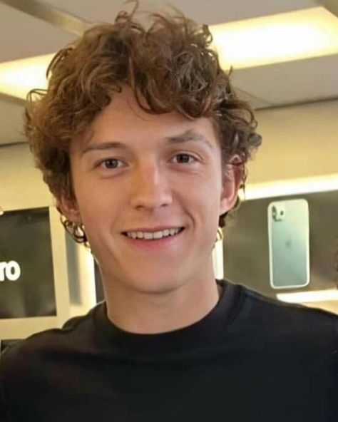 Tommy Holland, Baby Toms, Tom Holland Imagines, S Curl, Tom Holland Peter Parker, Tom Holland Spiderman, Men's Toms, Cute Celebrities, Peter Parker