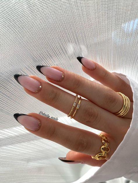 40 Trendy French Tip Nails For A Modern Twist Classy Oval Nails, Black French Nails, Nail Bling, Mickey Nails, Black French Tips, Cute Nails For Fall, Subtle Nails, Cute Spring Nails, Trendy Nail Art Designs