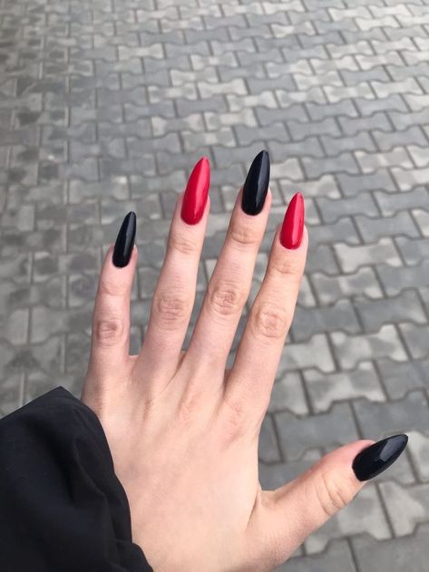 Red And Black Nail Polish Ideas, Vampy Nails, Harry Potter Nail Art, Witchy Nails, Plain Nails, Gothic Nails, Goth Nails, Grunge Nails, Stiletto Nails Designs