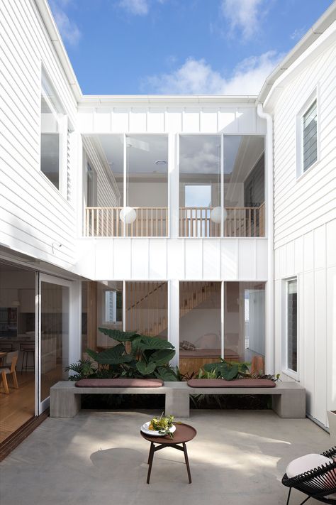 Alabaster House by DAH.A and Connors & Co. - Project Feature - The Local Project - The Local Project Coastal Home Exterior, Timber Battens, The Local Project, Traditional Home, Australian Homes, Coastal Homes, Architect Design, Traditional House, Home Builders