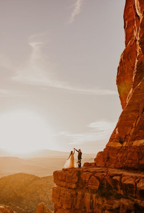 Sedona Wedding Colors, Az Elopement, Red Rocks Wedding, Secluded Wedding, Car Themed Wedding, Grand Canyon Wedding, Red Rock Wedding, Sedona Elopement, Cloudland Canyon