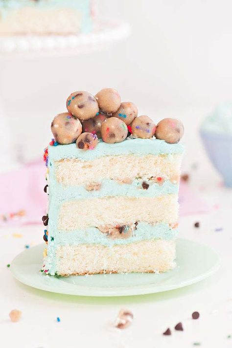 Confetti Cookie Dough, Easy Cookie Dough, Confetti Cookies, Cookie Dough Cake, Slice Of Cake, Dessert Simple, Dough Recipes, Confetti Cake, Cookie Dough Recipes