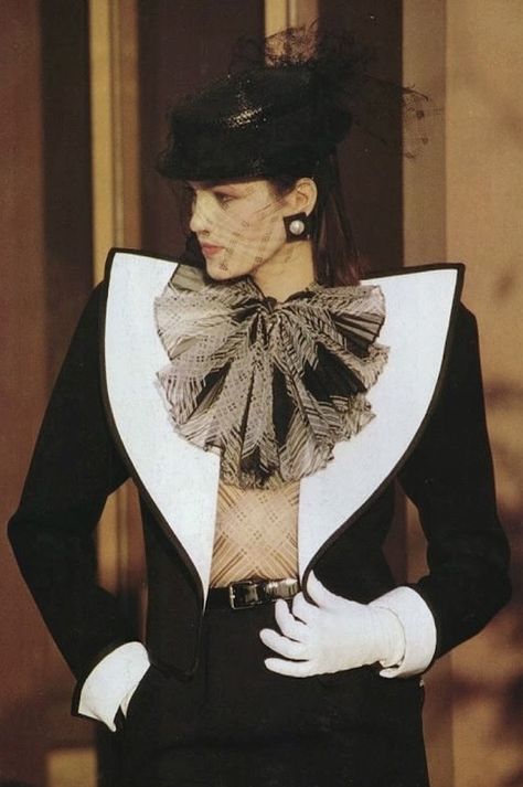 Yves Saint Laurent couture archives Anthony Vaccarello Yves Saint Laurent Paris, Yves Saint Laurent Couture, Fashion 1980s, Mode Editorials, 80’s Fashion, Fashion 80s, Couture Mode, Retro Mode, 1980s Fashion