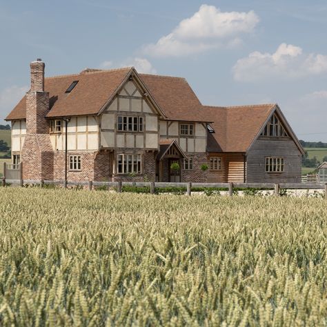 Herefordshire Countryside, Boat Images, House Renovation Design, Border Oak, Oak Farmhouse, Oak Frame House, Metal Barn Homes, Timber Frame House, Architecture Classic