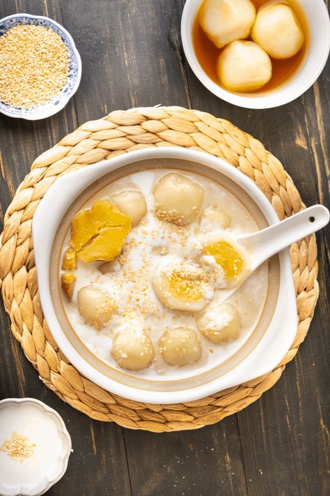 When you're craving something sweet, these Vietnamese Glutinous Rice Balls with Ginger Syrup will hit the spot! They're bite-sized parcels of love, perfect for family celebrations or those special in your life. #glutinousriceballs #gingersyrup #mungbeanpaste #tet #vietnamesenewyear #vietnamesefood #asiandessert Glutinous Rice Balls Recipe, Tet Food, Vietnamese Sweets, Rice Ball Recipe, Asian Baking, Banh Bo, Glutinous Rice Balls, Vietnamese Desserts, Vietnamese Rice