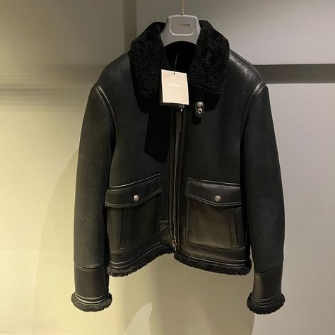 Tom Ford Shearling Jacket in Large Tom Ford Menswear, Formal Fits, All Black Fashion, Tom Ford Men, Men's Outerwear, Winter Fits, Mens Designer Fashion, Flight Jacket, Shearling Jacket