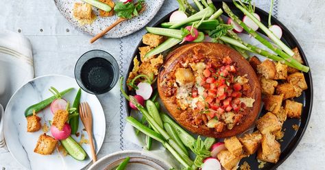 With big Mexican flavours and cheesy bread dippers, don’t expect any leftovers when you serve this cob loaf dip. Spinach Cob Loaf, Cob Dip, Cobb Loaf, Cob Loaf Dip, Party Food Favorites, Cob Loaf, Beef Lasagne, Aussie Food, Cheesy Bread