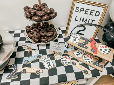 Two Fast Birthday Food, Backyard Birthday Decorations, Birthday Nephew, Bike Birthday Parties, Birthday Party Box, Two Fast Birthday, Car Birthday Theme, Dinosaur Themed Birthday Party, Race Car Birthday Party