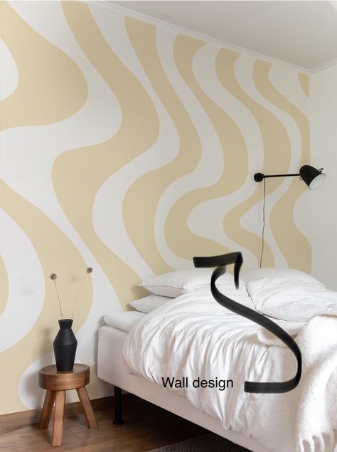 Wall Swirls Painted, Squiggly Wall Paint, Wavy Painted Wall, Squiggle Mural, Wavy Wall Paint, Wall Paint Ideas Bedroom, Groovy Office, Esthetics Room, Diy Mural