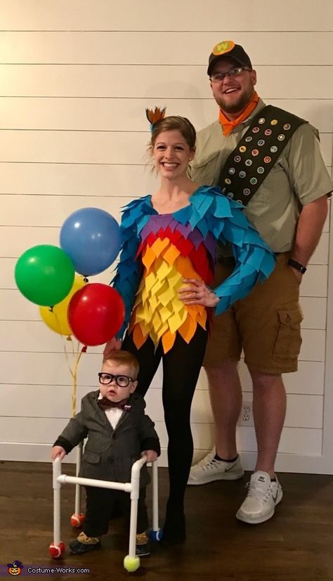 Our son is being Carl. I am Kevin, I handmade my costume with felt! Cut out the feathers and used hot glue! My husband is Russel, I made his sash and badges. The badges are felt circles with the badges glued (paper printed). UP is... Family Costumes Disney, Disfraz Up, Russell Up Costume, Russell Costume, Disney Family Costumes, Disney Couple Costumes, Family Themed Halloween Costumes, Disney Costumes Diy, Costume Family