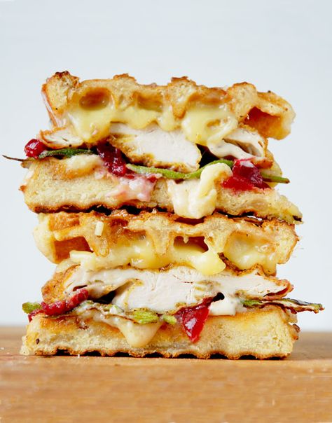 Waffle Grilled Cheese, Waffle Sandwich Recipe, Grilled Okra, Belgium Waffle, Grilled Cheese Waffles, Cheese Substitute, Waffle Sandwiches, Brunch Sandwich, Pickled Cherries