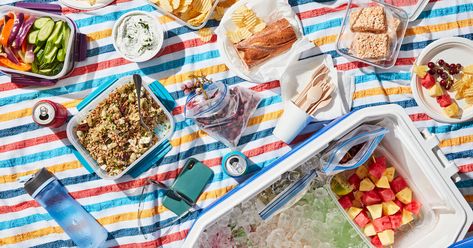 How to Pack the Perfect Beach Cooler - The New York Times Cooler Food Ideas, Beach Day Food, Beach Cooler, Cider Bar, Frozen Grapes, Cooler Food, Afternoon Delight, Easy Dips, Beach Meals