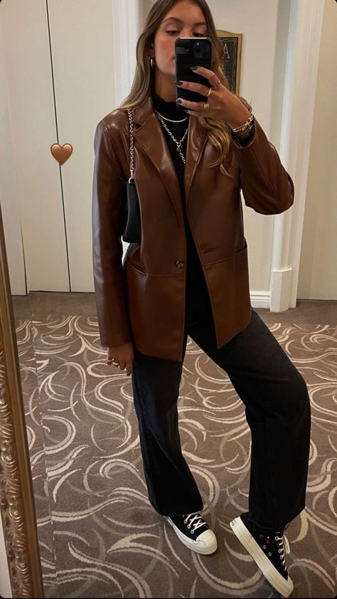 Brown Blazer Outfit, Blazer Casual Outfit, Brown Leather Blazer, Parisian Look, Look Formal, Corporate Outfits, Casual Day Outfits, Winter Outfits For Work, Cold Weather Outfits