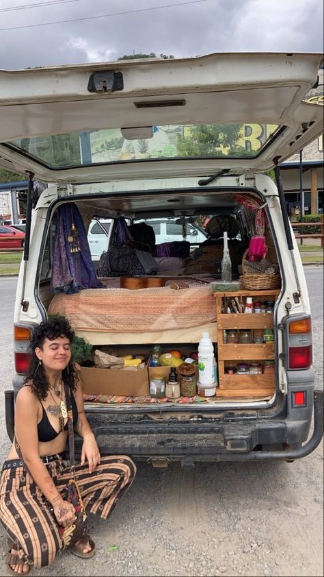 Mom Van Aesthetic, Van Life Set Up, Van Builds Ideas, Van Life Necessities, Realistic Van Life, Small Van Life, Van Life Layout, Camper Van Ideas, Hippie Van Life