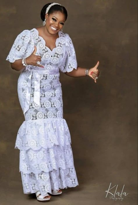 Old Lace Dress, White Lace Gown Styles For Ladies, White Gown Styles For Ladies, Nigeria Lace Dress Style, White Lace Dress Styles Ghana, Classy Lace Styles, Dantel Dress, Lace Styles For Ladies, Cord Lace Gown Styles