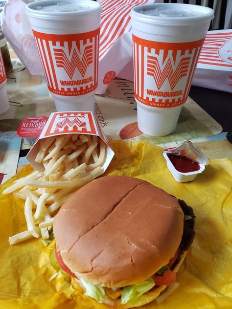 Whataburger Aesthetic, Cheer Flyer, Burger Food, Man Cooking, Yummy Alcoholic Drinks, Party Food Buffet, Summer Eating, Delicacy Food, Western Food