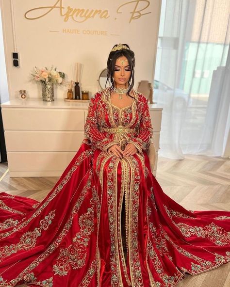 Moroccan Wedding Dress, Moroccan Takchita, Beautiful Gown Designs, Moroccan Kaftan Dress, Moroccan Bride, Arabian Dress, Wedding Outfits For Women, Nikah Dress, Red Wedding Dress