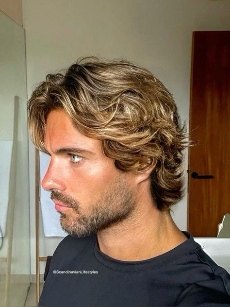 Medium Length Messy Haircut, Old Money Long Hair Men, Italian Mens Hairstyles, Caramel Hair Men, Long Hair Men Beard, Flow Tapered Haircut, Medium Mens Hair, Man Medium Haircut, Long Men S Haircut