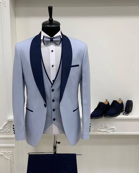 TOMFORDMEN on Instagram: “GentWith Salem Sky Blue Slim Fit Shawl Lapel Tuxedo #tomfordmen” Shawl Lapel Tuxedo, Sky Blue Suit, Blue Suit Men, Pants Gift, Wedding Suits Groom, Designer Suits For Men, Suit Material, Jacket Vest, Men’s Suits