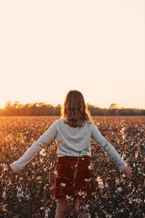 Cotton Field Photoshoot, Field Photoshoot Poses, Field Photoshoot, Cotton Fields, Family Pic, Shoot Ideas, Photoshoot Poses, Photo Shoot, Wedding Ideas