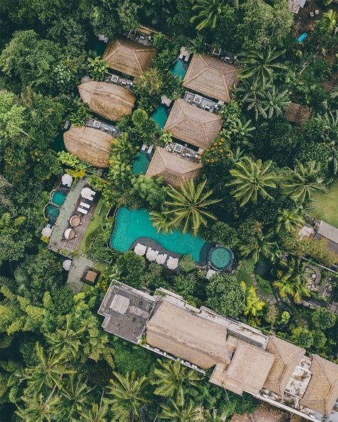 Spa In Bali, Aquarium Restaurant, Bali Couple, Couple Spa, Waterfall Resort, Uluwatu Beach, Bath Photoshoot, Case Creole, Bali Instagram