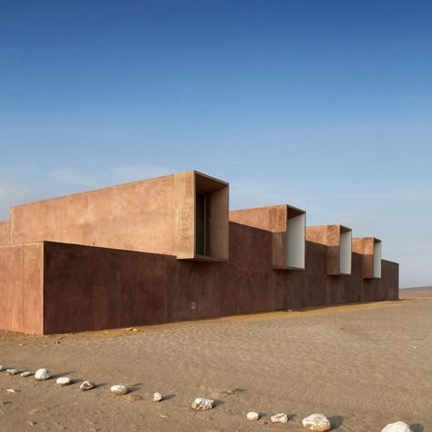 a short reddish brown modern, geometric building in the desert Arch Exterior, Genius Loci, Desert Design, Architecture Collage, Wadi Rum, Brick Architecture, Casa Container, Minimalist Architecture, Architecture Exterior