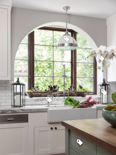 Love the arch, wood window and tile shelf La Kitchen, Mexican Villa, Spanish Farmhouse, Spanish Style Kitchen, Spanish Casa, Spanish Kitchen, Stunning Homes, Kitchen Windows, California House