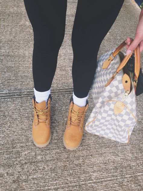 Timbs and leggings. Pinterest: @FloraTulipe7 ♡ Leggings And Timberland Boots, Leggings Timberlands Outfits, Tan Timberlands Outfits Women, Leggings With Timberlands Outfits, Women In Timberland Boots Outfits, Female Timberland Boots Outfits, Wheat Timberlands Outfit Woman, Botas Timberland Mujer Outfit, Brown Timberland Boots Outfit Woman