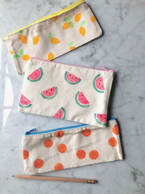 Potato-Print Yourself a Cute Back-to-School T Shirt! — super make it Pencil Bags Diy, Back To School Diy Ideas, Cloth Pencil Case, Pencil Bags Aesthetic, Painting On Pencil Case, Pencil Case Making, Pencil Bag Painting Ideas, Canvas Pencil Case Design, Pencil Case Painting Ideas